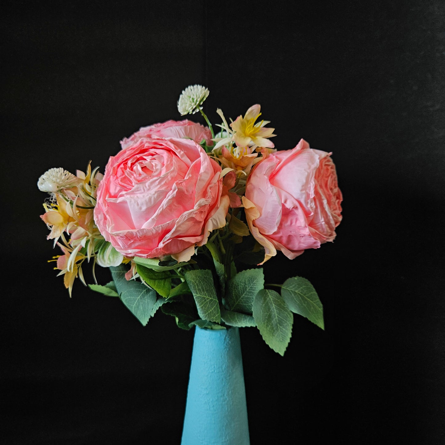 Artificial roses banquet floweral bunch to bring elegant look to your home,Garden & Office