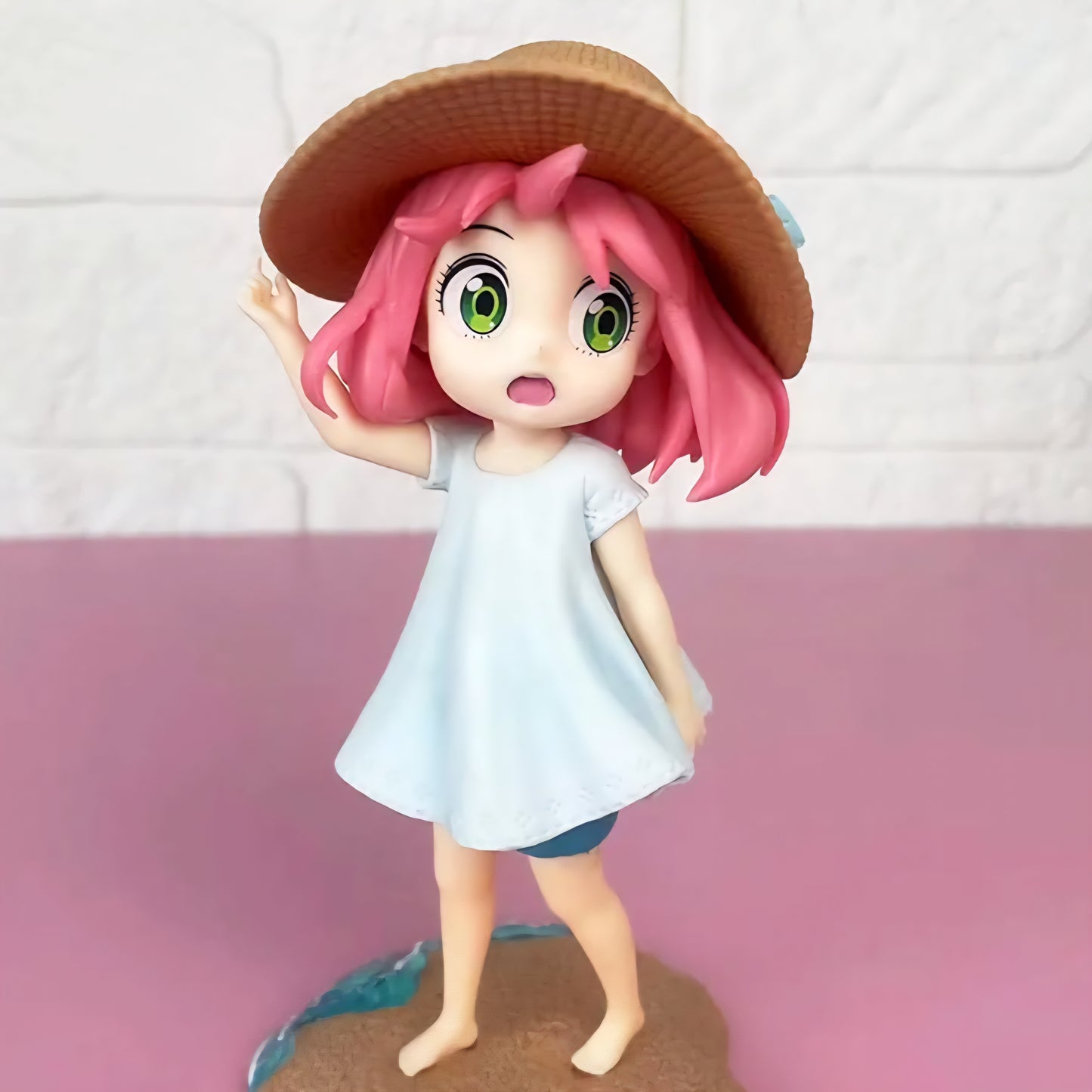 Anya Forger and Yor Forger Anime Figures Beach Base Standing Anime Action Figure Statue Desktop Decoration