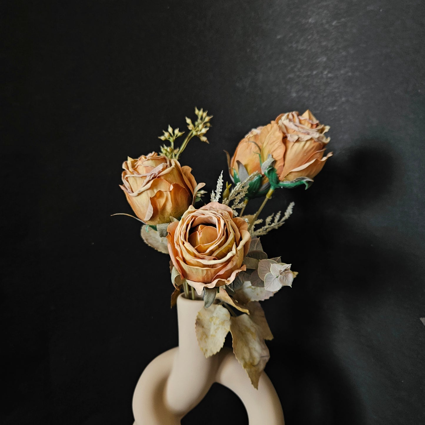 Artificial Dried Finish Rose Floweral Bunch to bring elegant look to your office & home