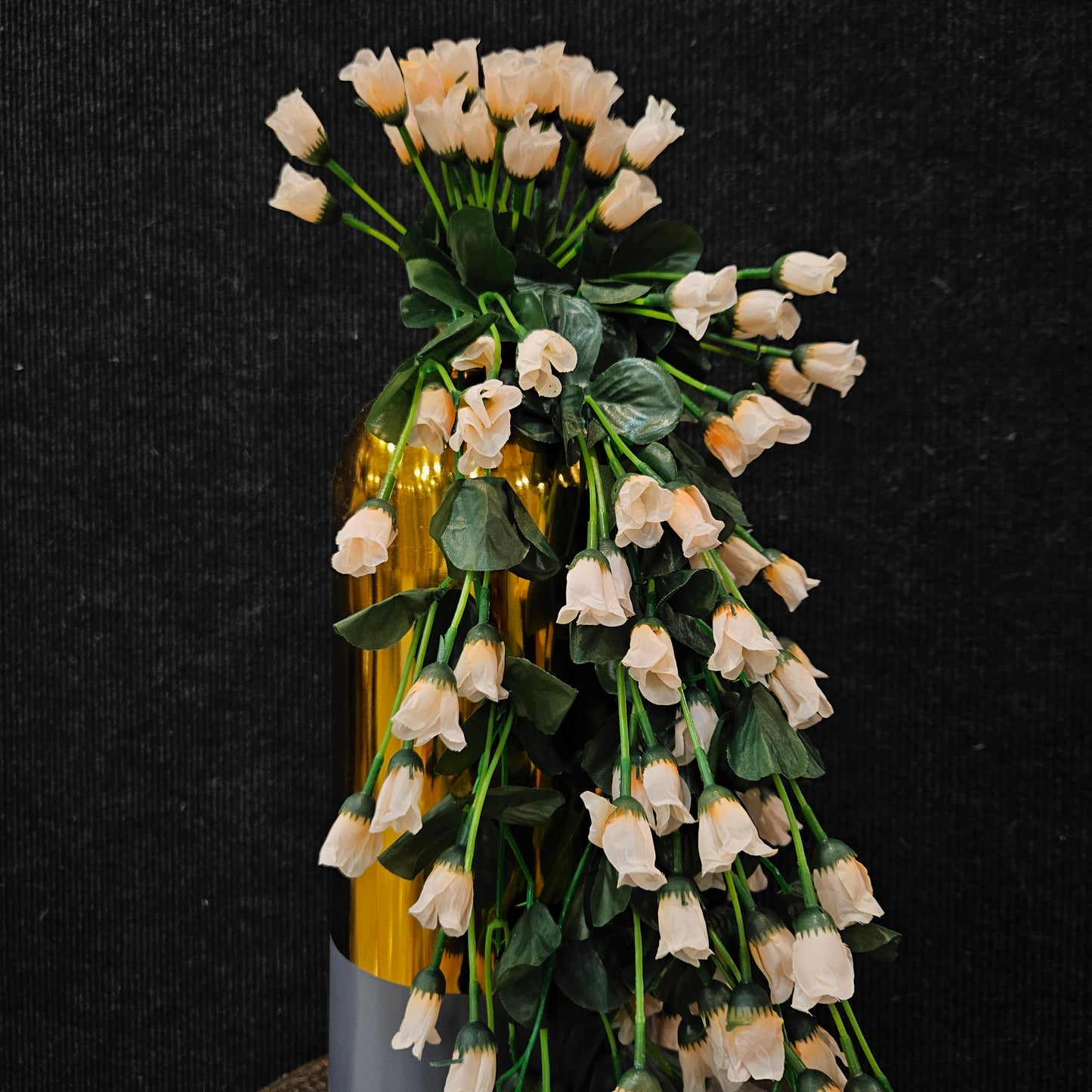 Artificial tulip banquet floweral bunch stick to bring attractive elegant look to your home & Garden
