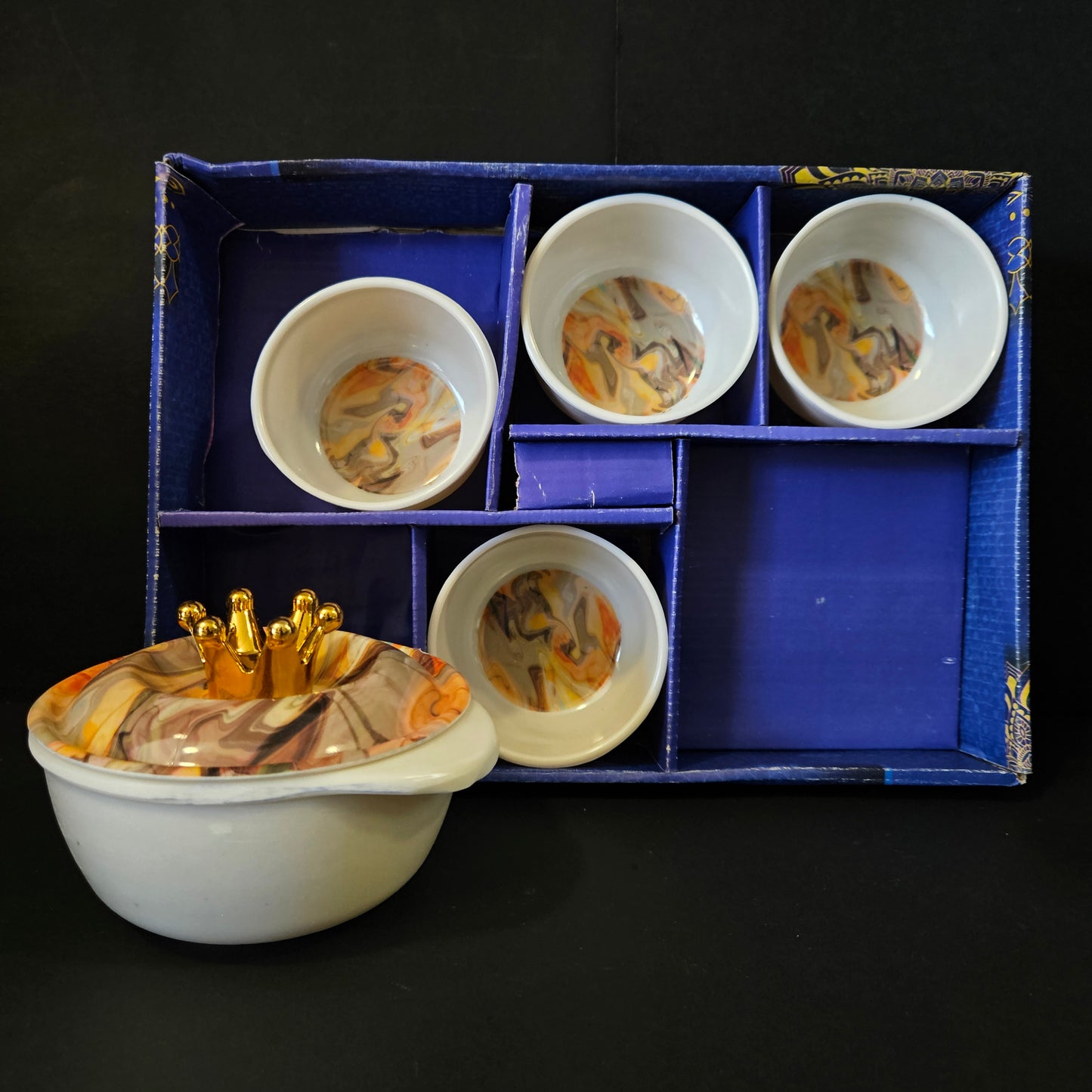 Melamine Tableware Comet 4 pieces Melamine cups & 1 bowl with crown lid