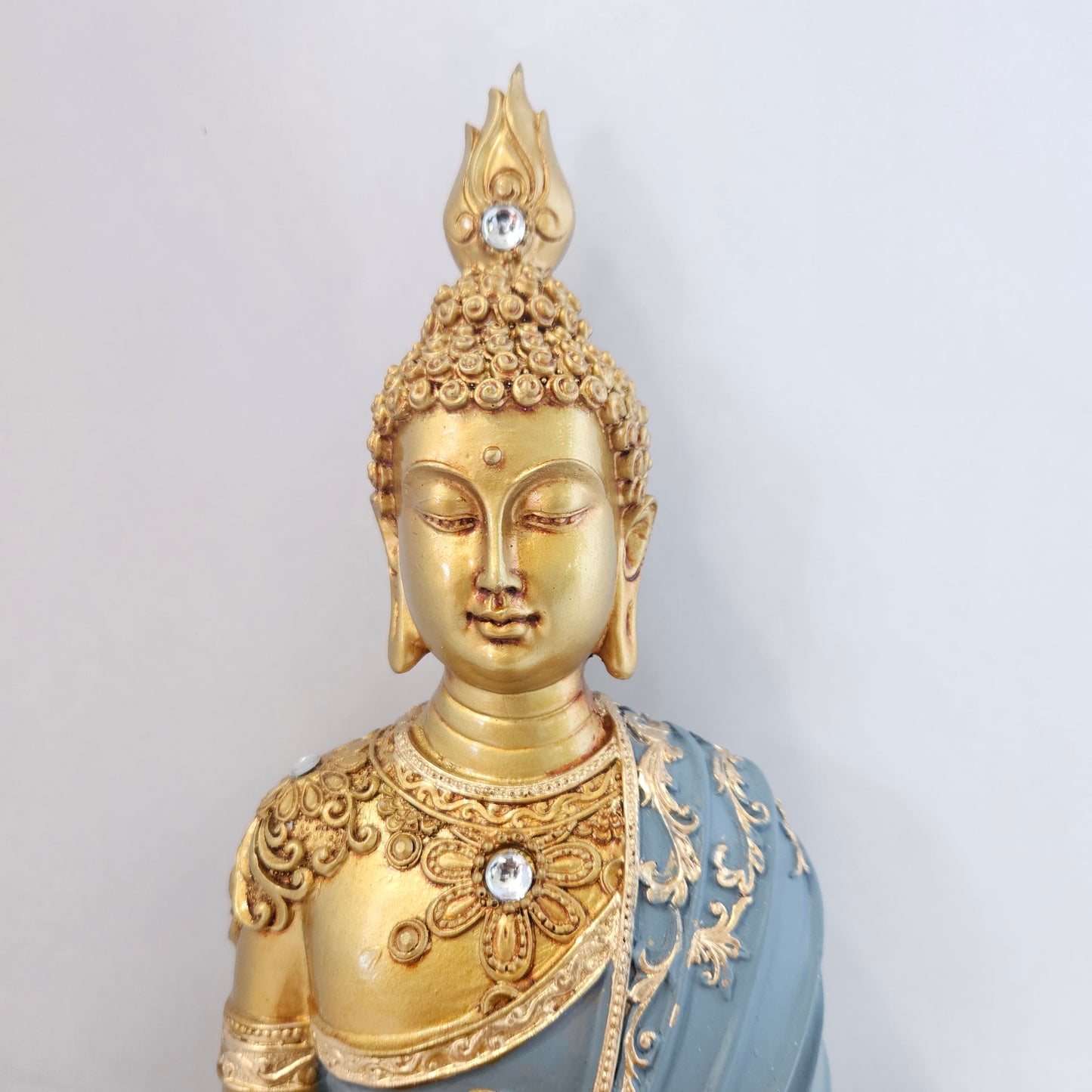 Beautiful Sitting Buddha with lotus flower Idol Statue for Home & Garden Beautiful Home Decor Items for Living Room