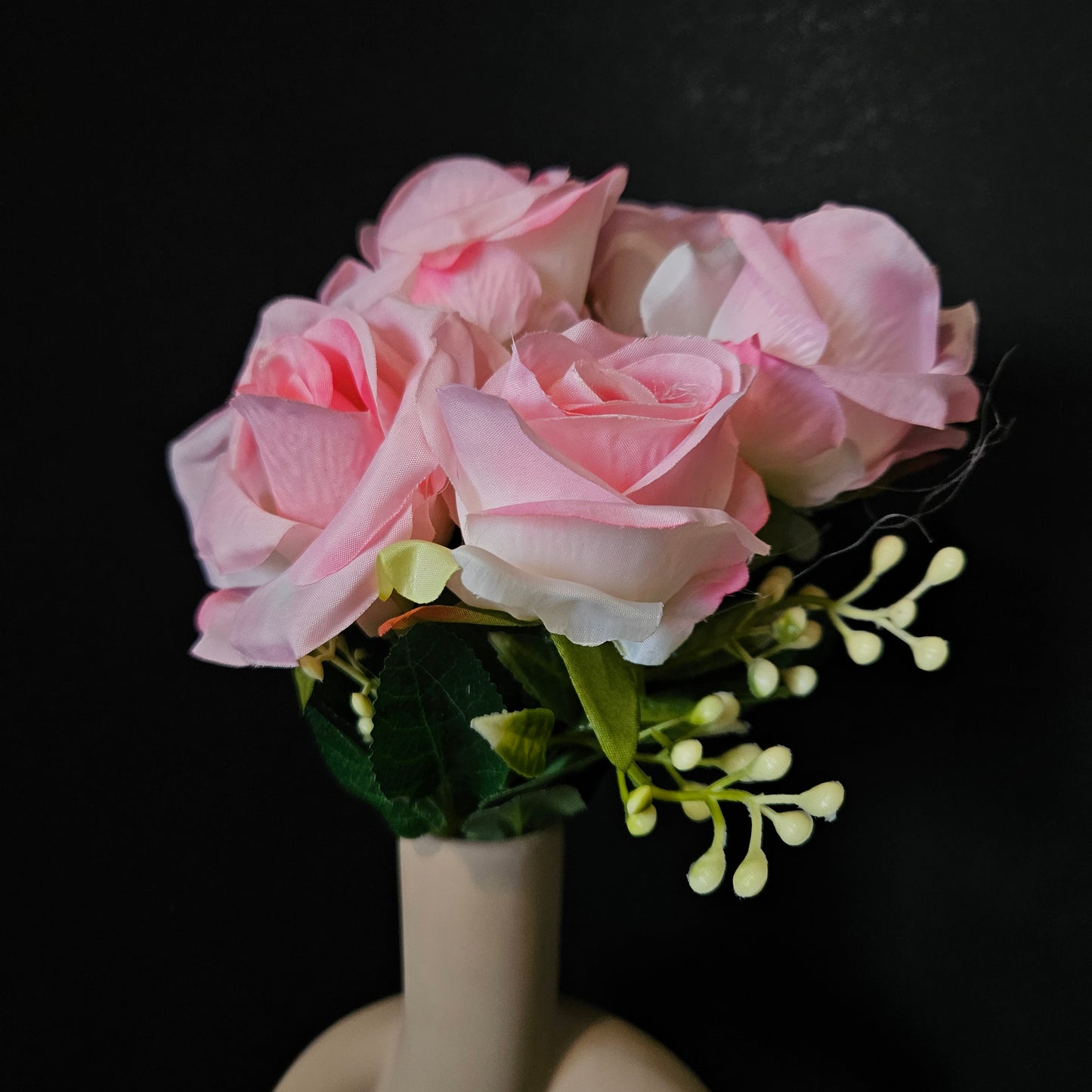 Artificial banquet rose Floweral bunch to bring attractive & romantic look to your home and living area