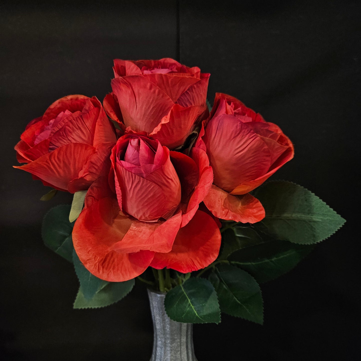 Artificial rose Floweral banquet bunch to give elgent look to your home & Office