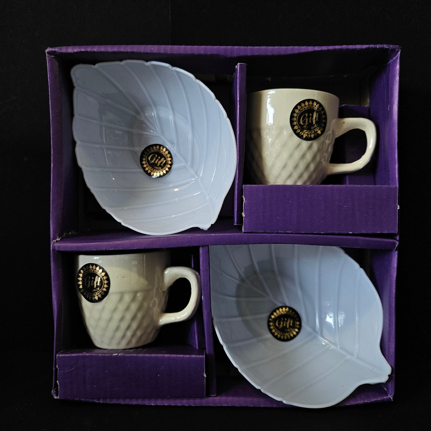 Kanch Weekend Cafe 2 pieces Ceramic cups & 2 leaf Shaped serving Platters