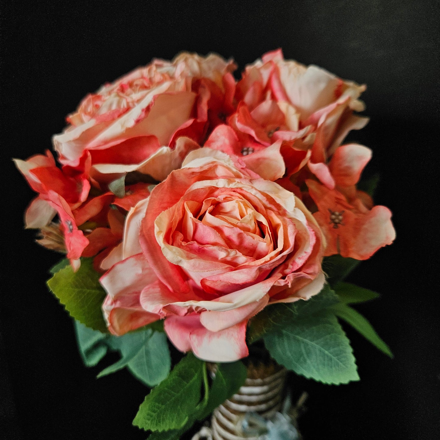 Artificial banquet Garden roses floweral bunch to give elgent look to your home & Office