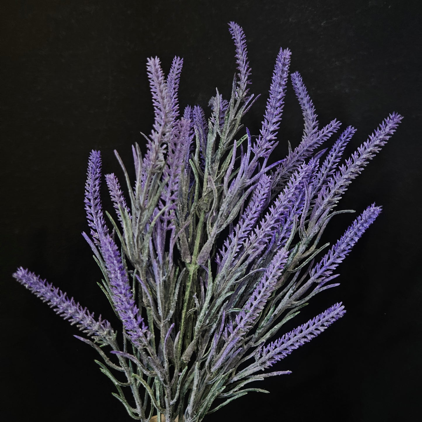 Artificial banquet lavender stem bunch to bring attractive elegant look to your home & Office