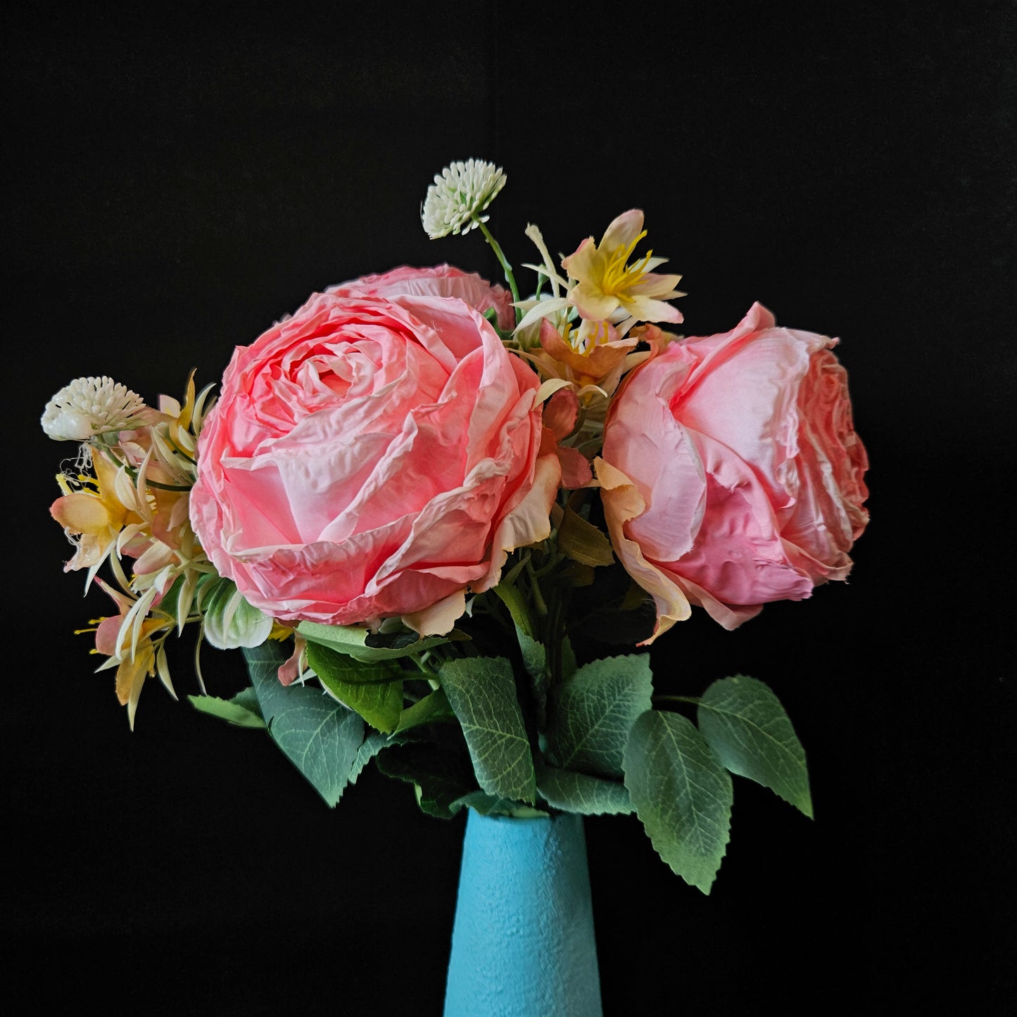 Artificial roses banquet floweral bunch to bring elegant look to your home,Garden & Office