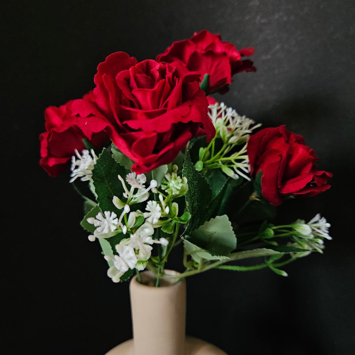 Artificial banquet red rose Floweral bunch for to bring elegant look to your Home & Office