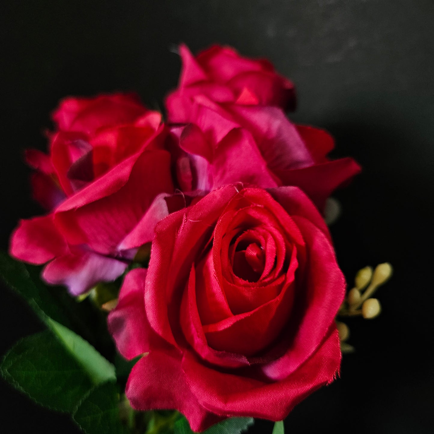 Artificial banquet rose Floweral bunch to bring attractive & romantic look to your home and living area