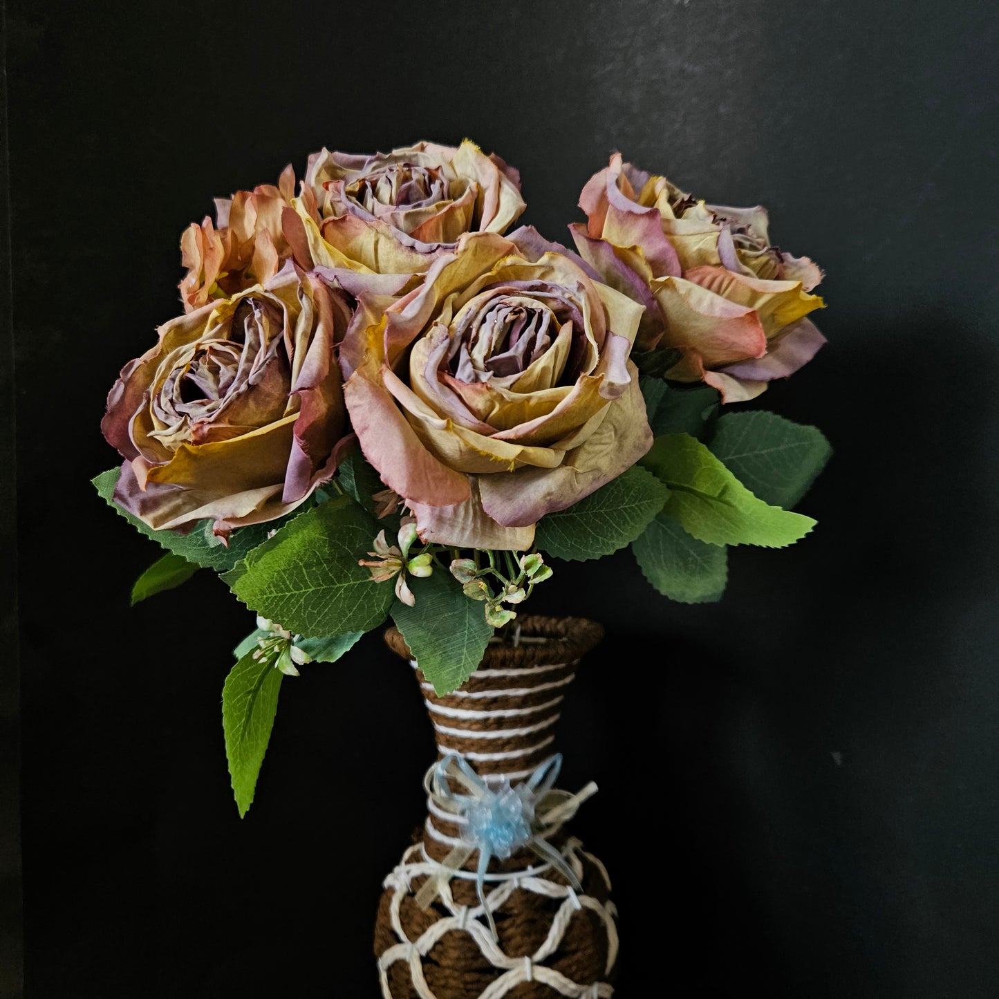 Artificial banquet Garden roses floweral bunch to give elgent look to your home & Office