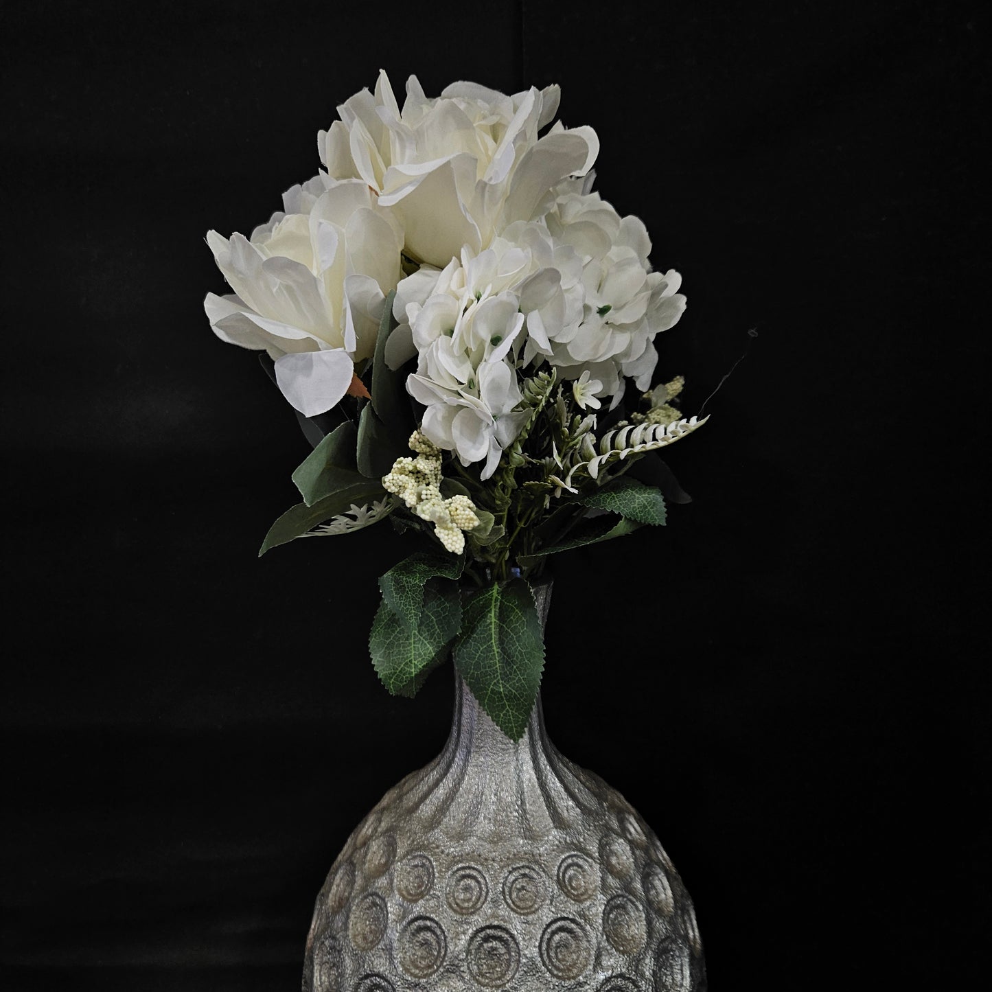 Artificial banquet rose Flowral bunch to bring elegant look to your home & Office