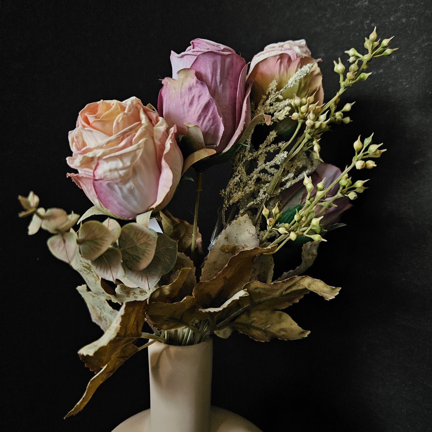 Artificial Dried Finish Rose Floweral Bunch to bring elegant look to your office & home