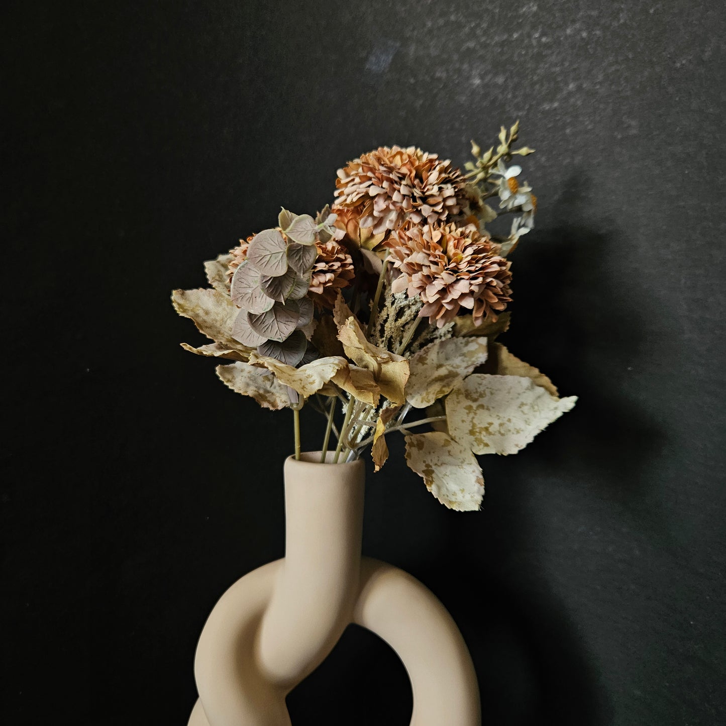 Chrysanthemum artificial banquet floweral bunch to bring elegant look to your home & Office