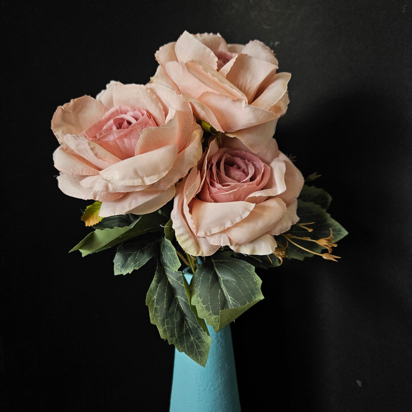 Artificial banquet rose Flower bunch to bring elegant look to your home & Office