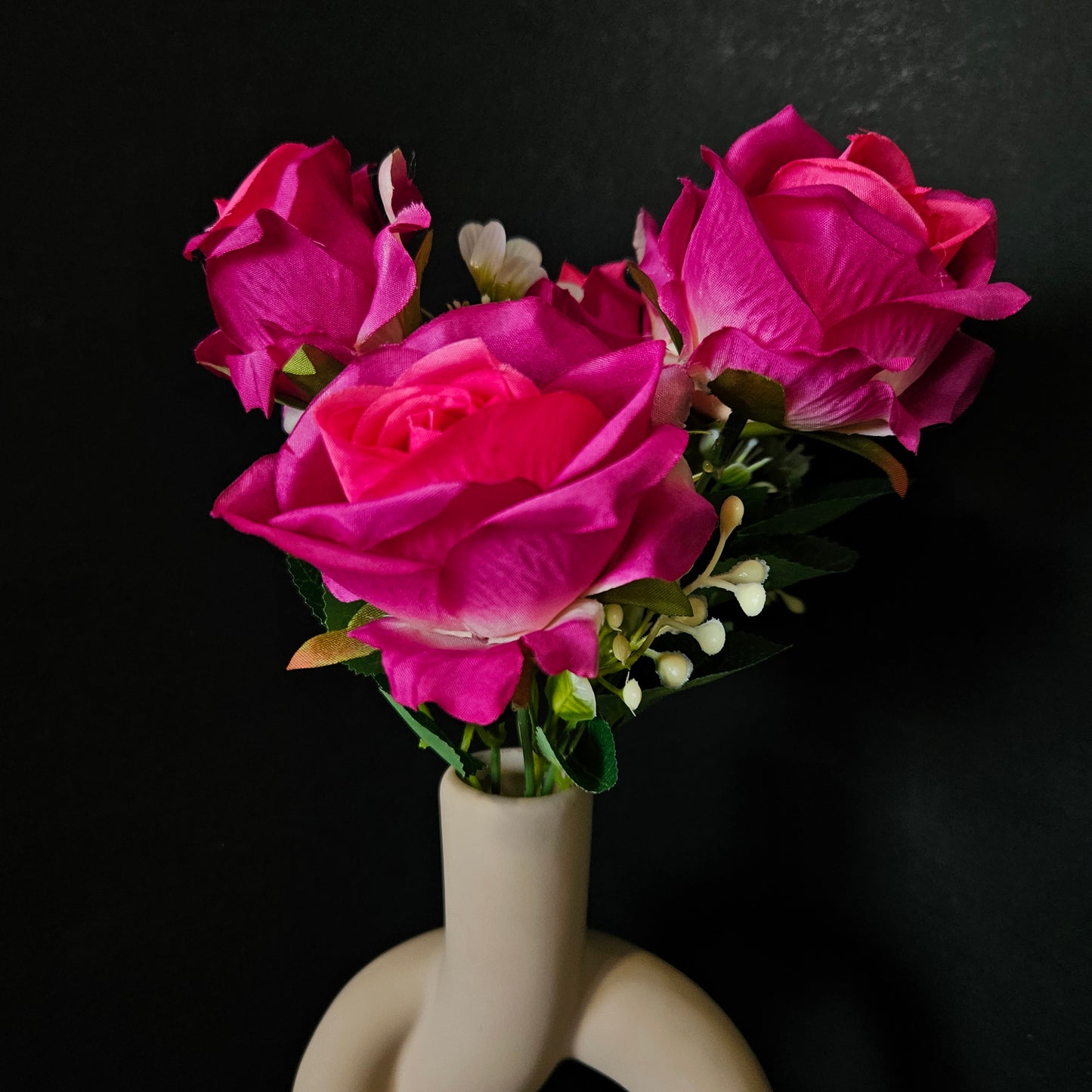 Artificial banquet rose Floweral bunch to bring attractive & romantic look to your home and living area
