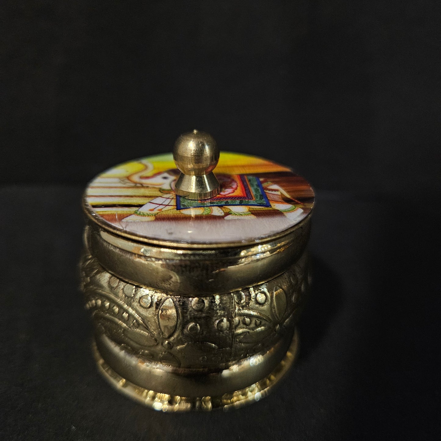 Traditional Handmade Brass Round Kumkum/Sindoor Box/Sindoor dibbi With Glass Lid for Womens Utility & Gift