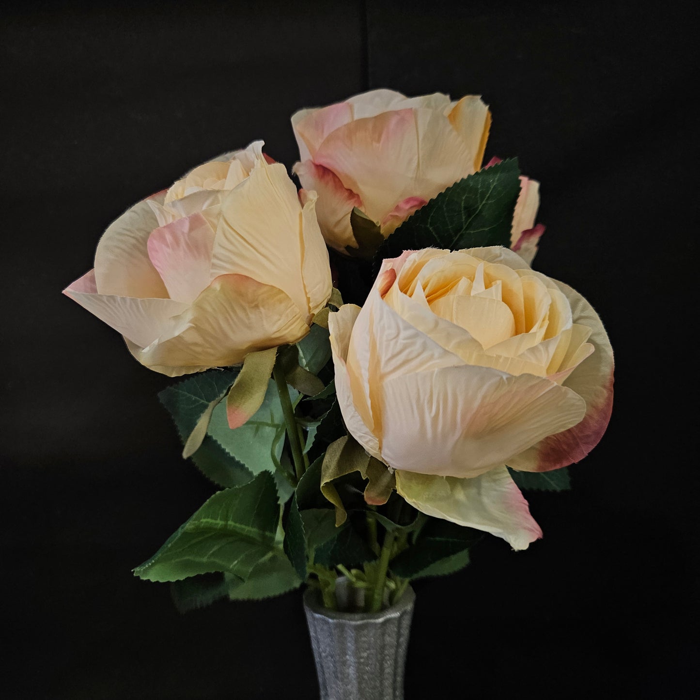 Artificial rose Floweral banquet bunch to give elgent look to your home & Office