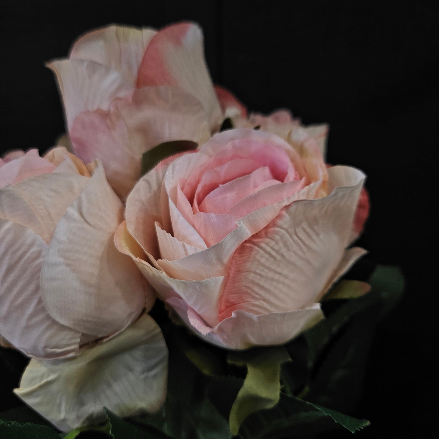 Artificial rose Floweral banquet bunch to give elgent look to your home & Office