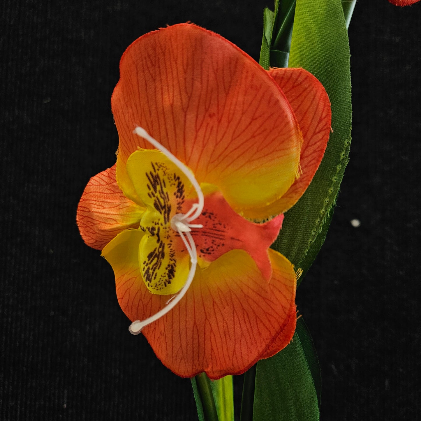 Artificial banquet Lily floweral stick to bring attractive elegant look to your home & Office