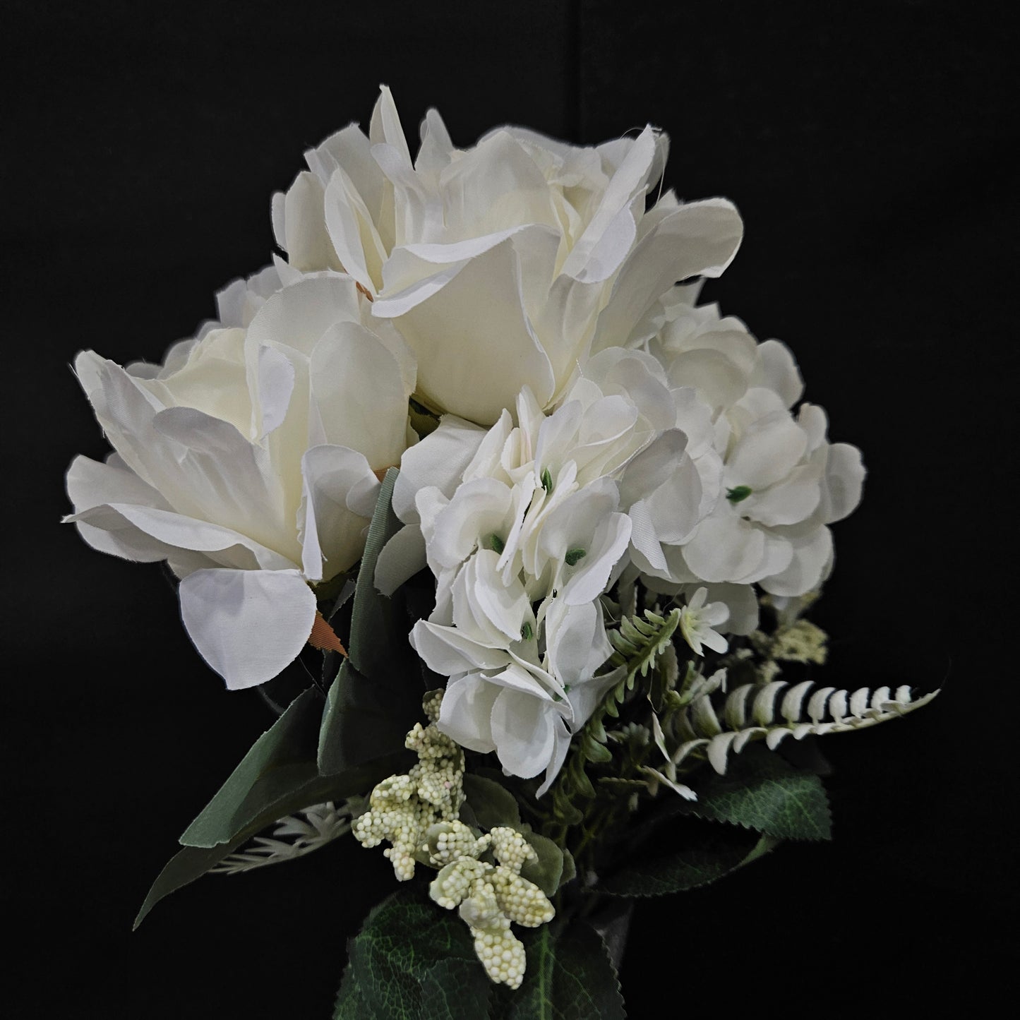 Artificial banquet rose Flowral bunch to bring elegant look to your home & Office