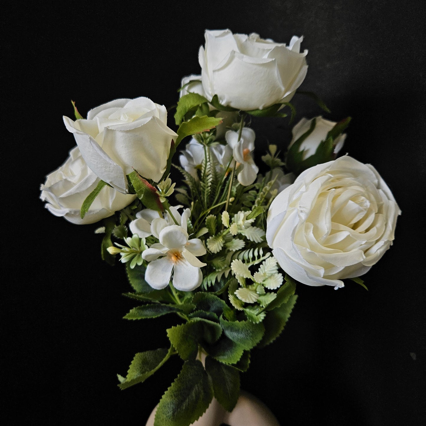 Artificial banquet rose Floweral bunch to bring elegant look to your home & Office