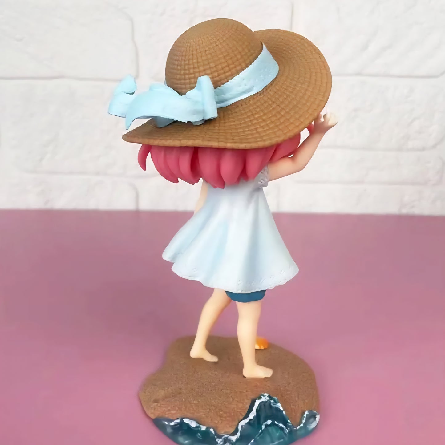 Anya Forger and Yor Forger Anime Figures Beach Base Standing Anime Action Figure Statue Desktop Decoration