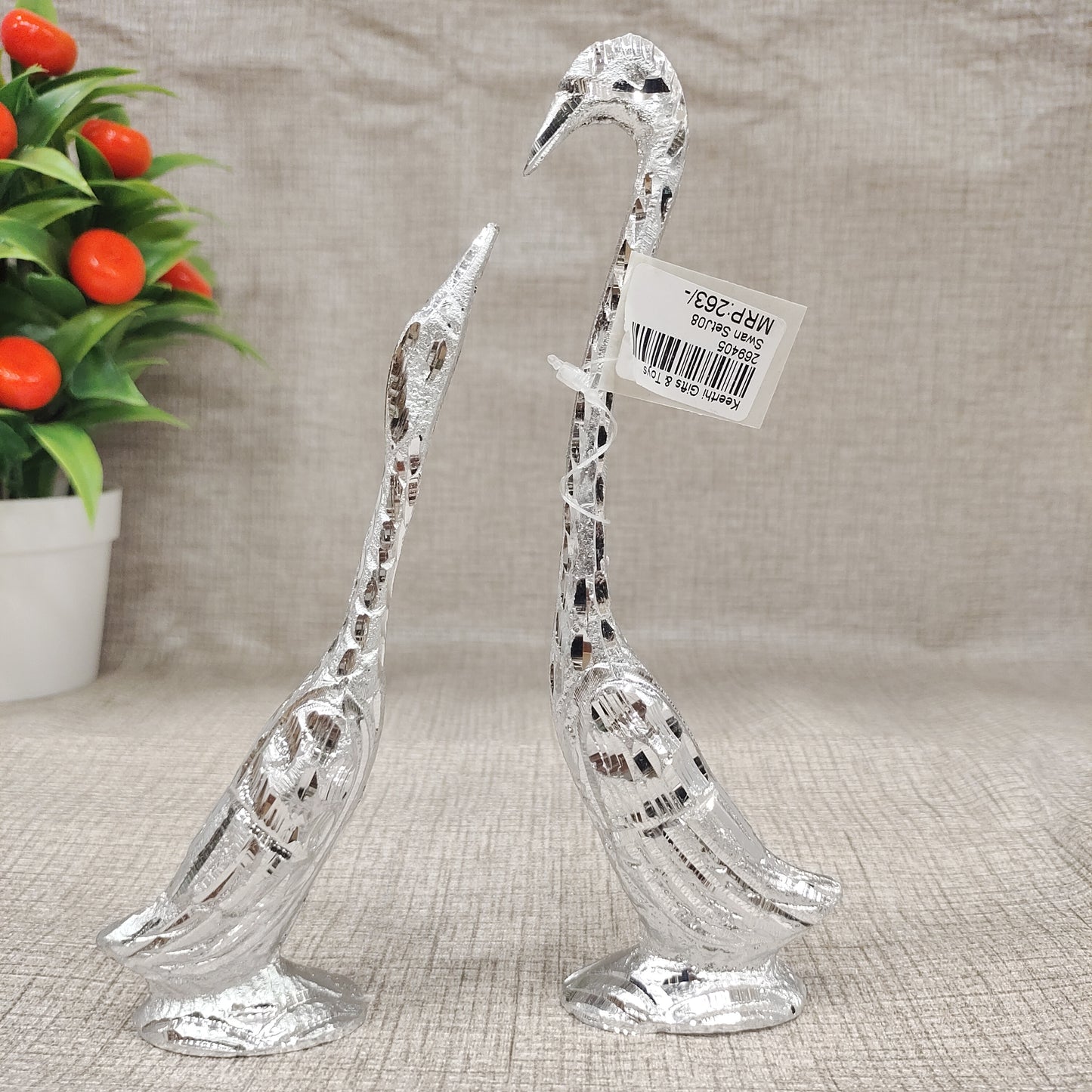 Kissing Swan Set J08