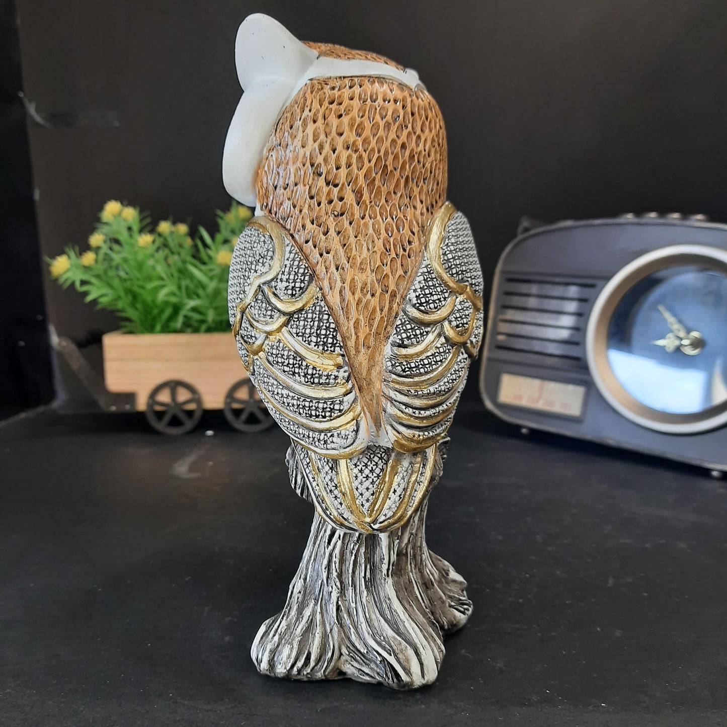 Big owl show piece