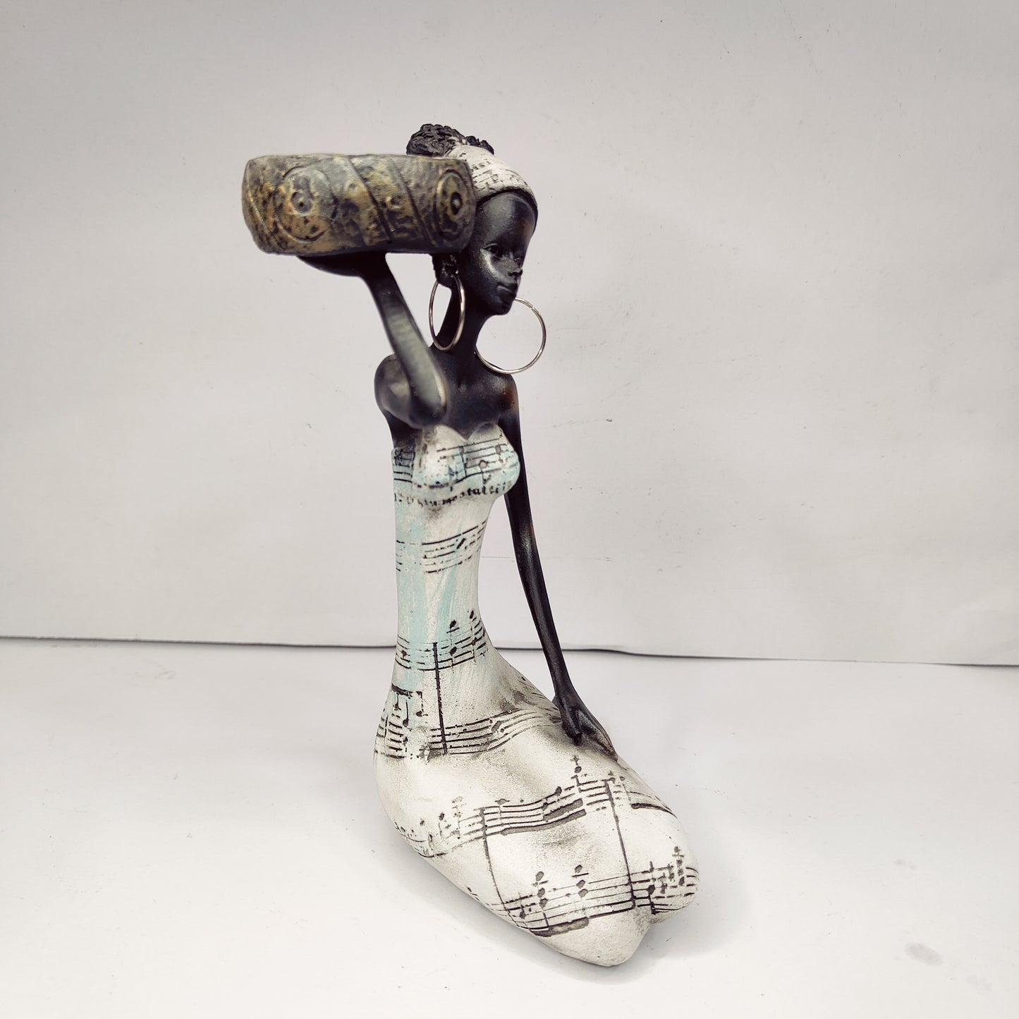 Creative Polyresin African Lady Showpiece for Home Decoration