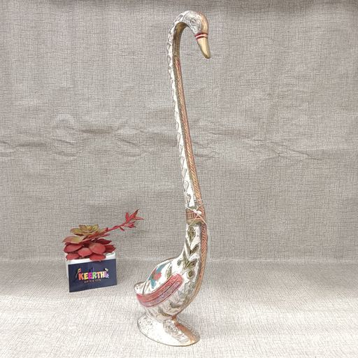 Brass swan showpiece