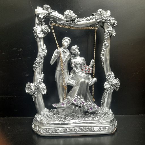 COUPLE showpiece