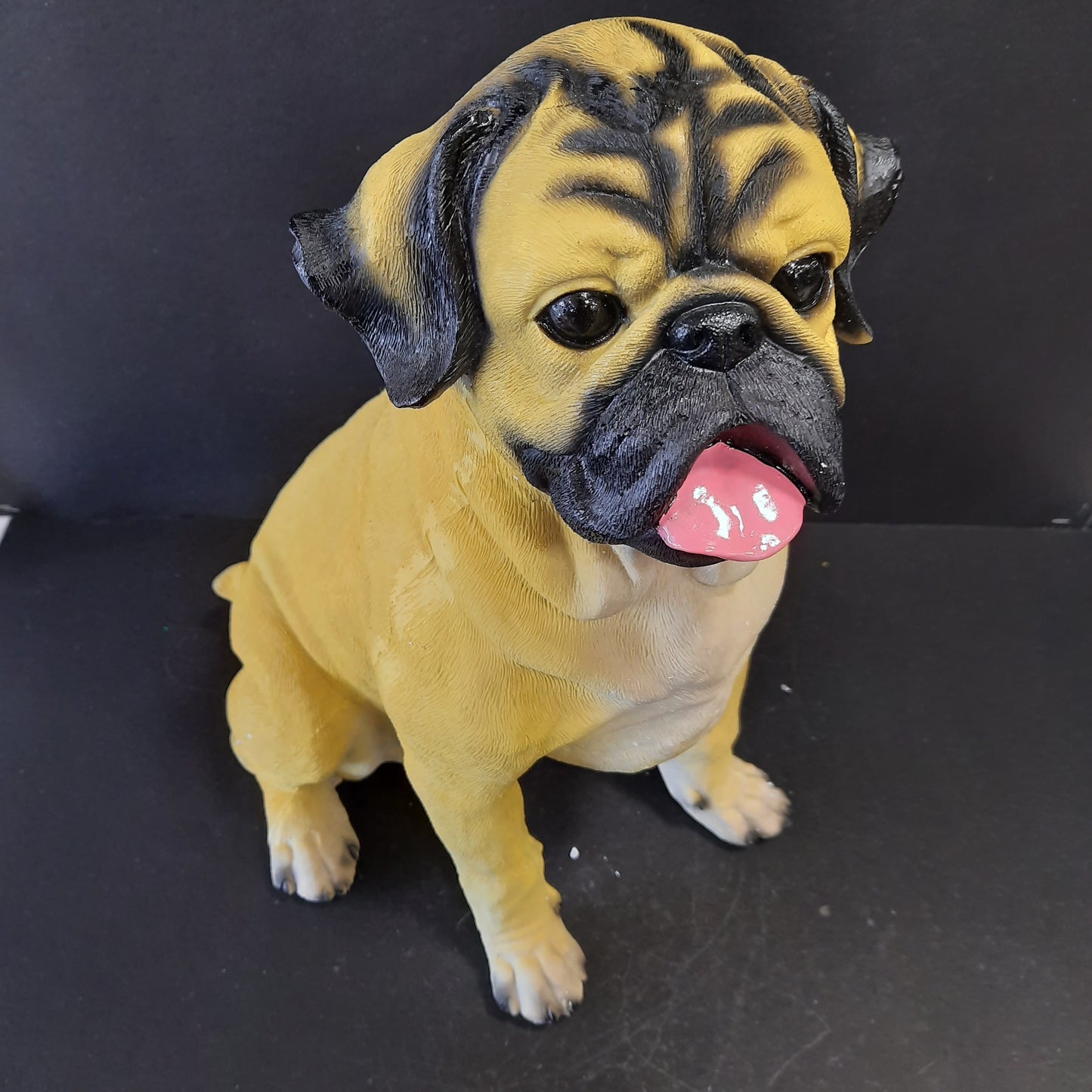 Dog showpiece