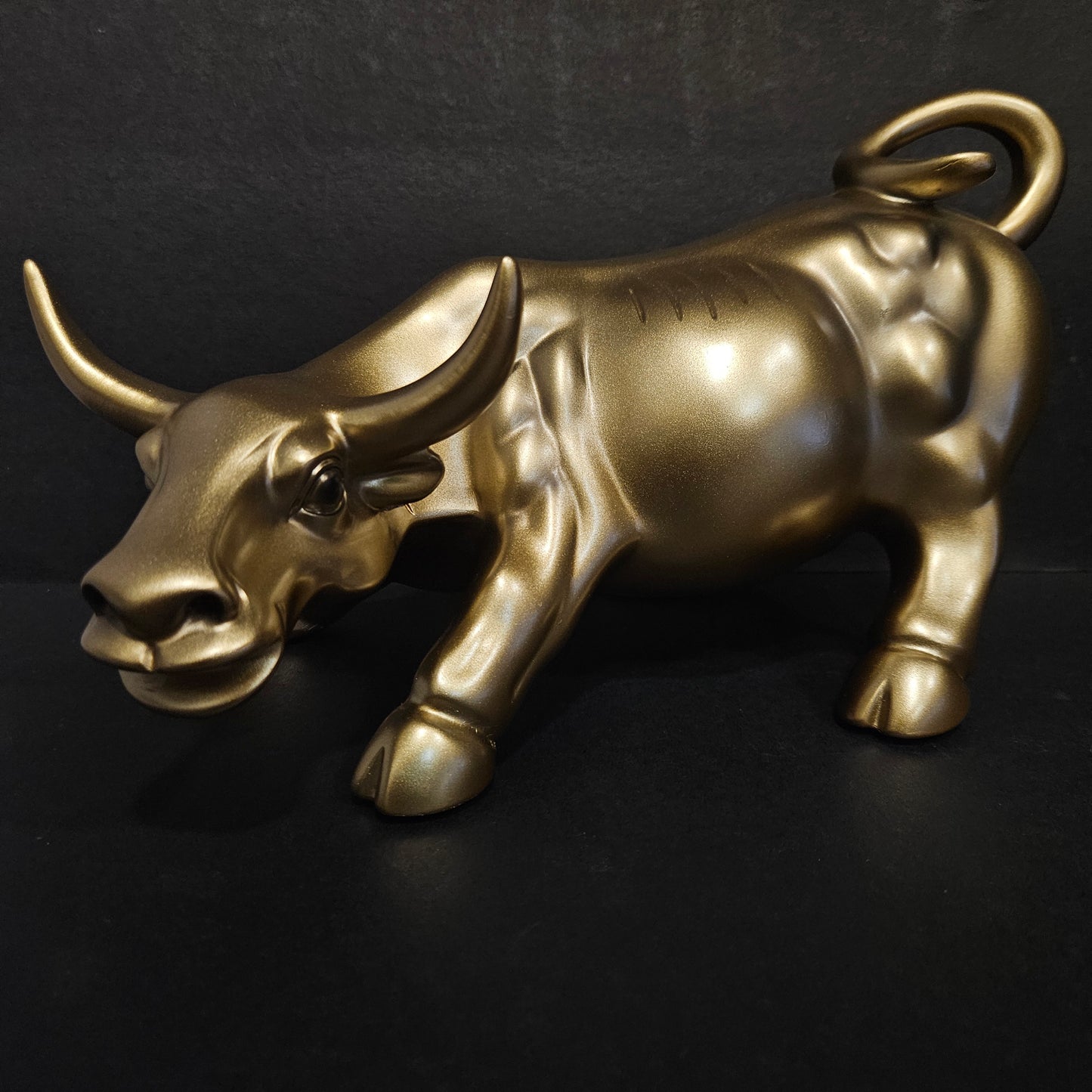 Bull Figurine Statue for Office Bedroom Home Decoration Animal Bull Sculpture