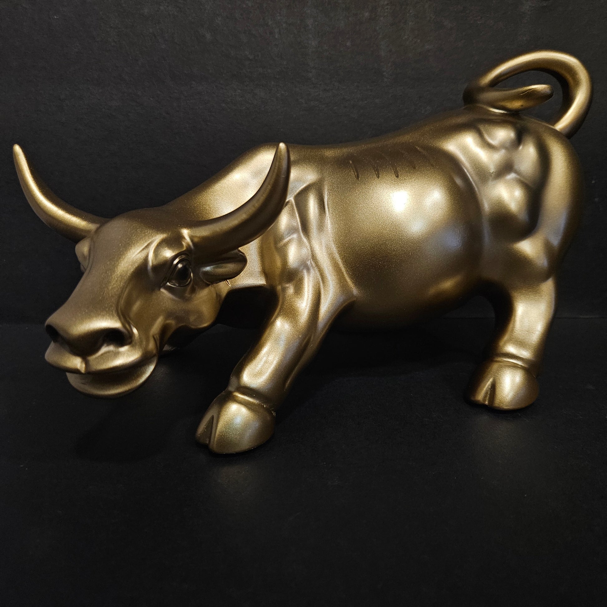 Bull Figurine Statue for Office Bedroom Home Decoration Animal Bull Sculpture