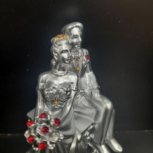 COUPLE showpiece