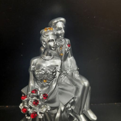 COUPLE showpiece