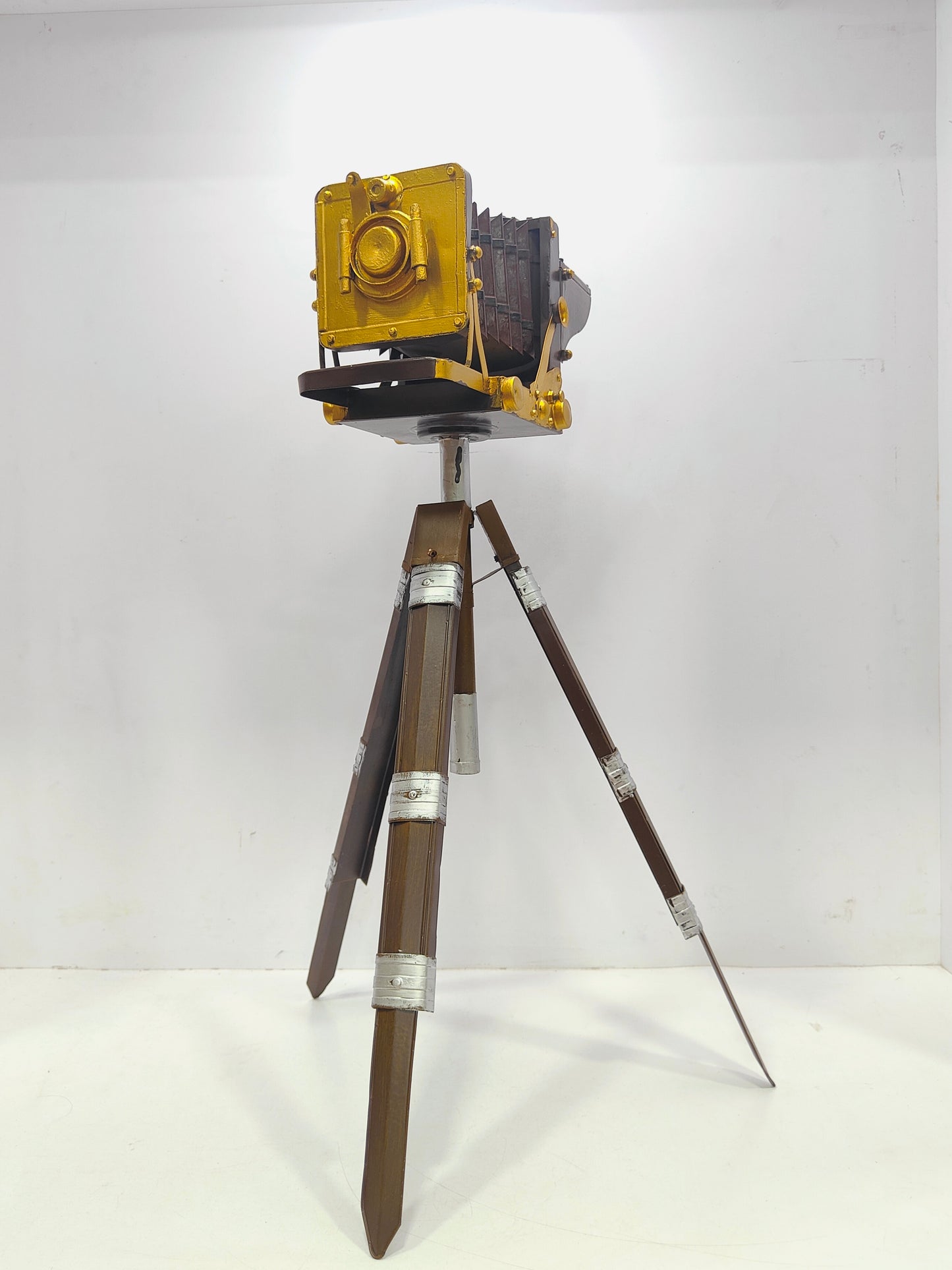 Mini Old Antique Looks Old Time Retro Photography Camera with Wooden Tripod Stand