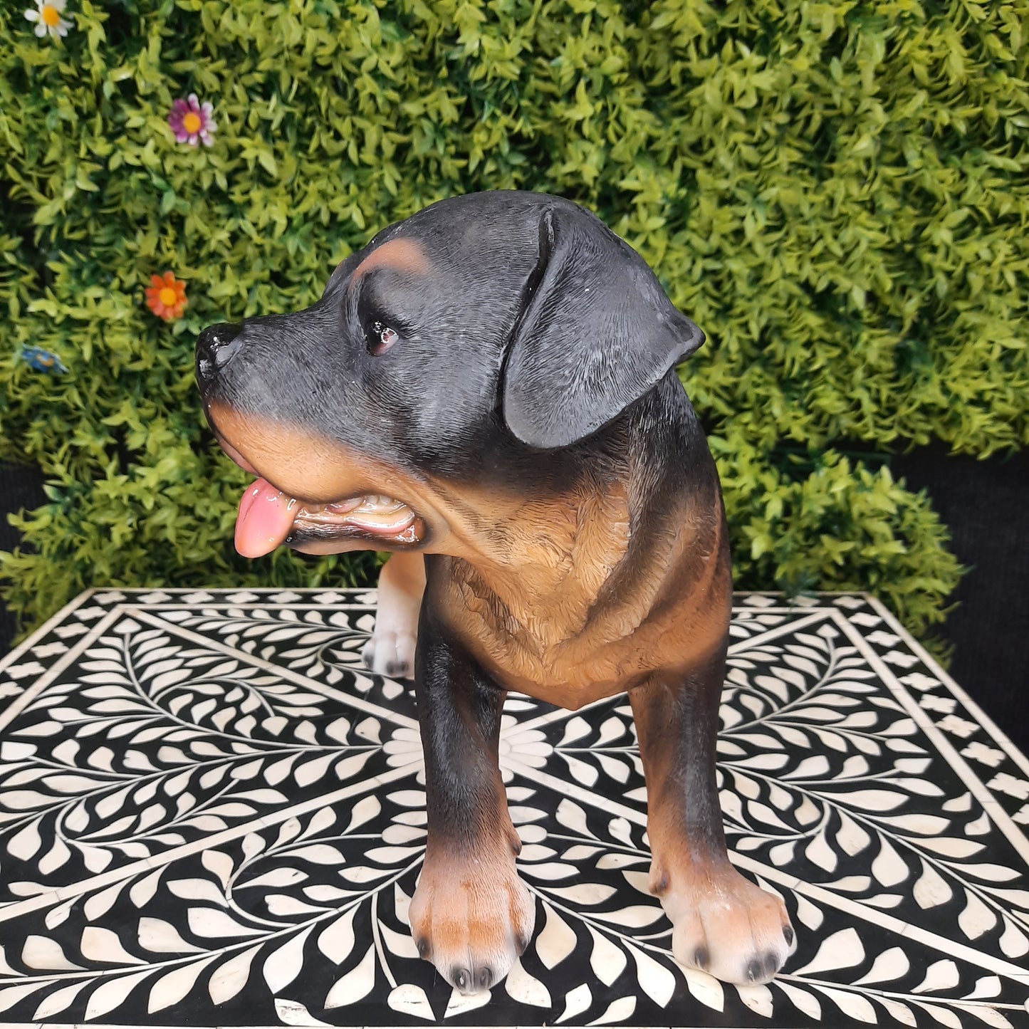 Realistic dog showpiece