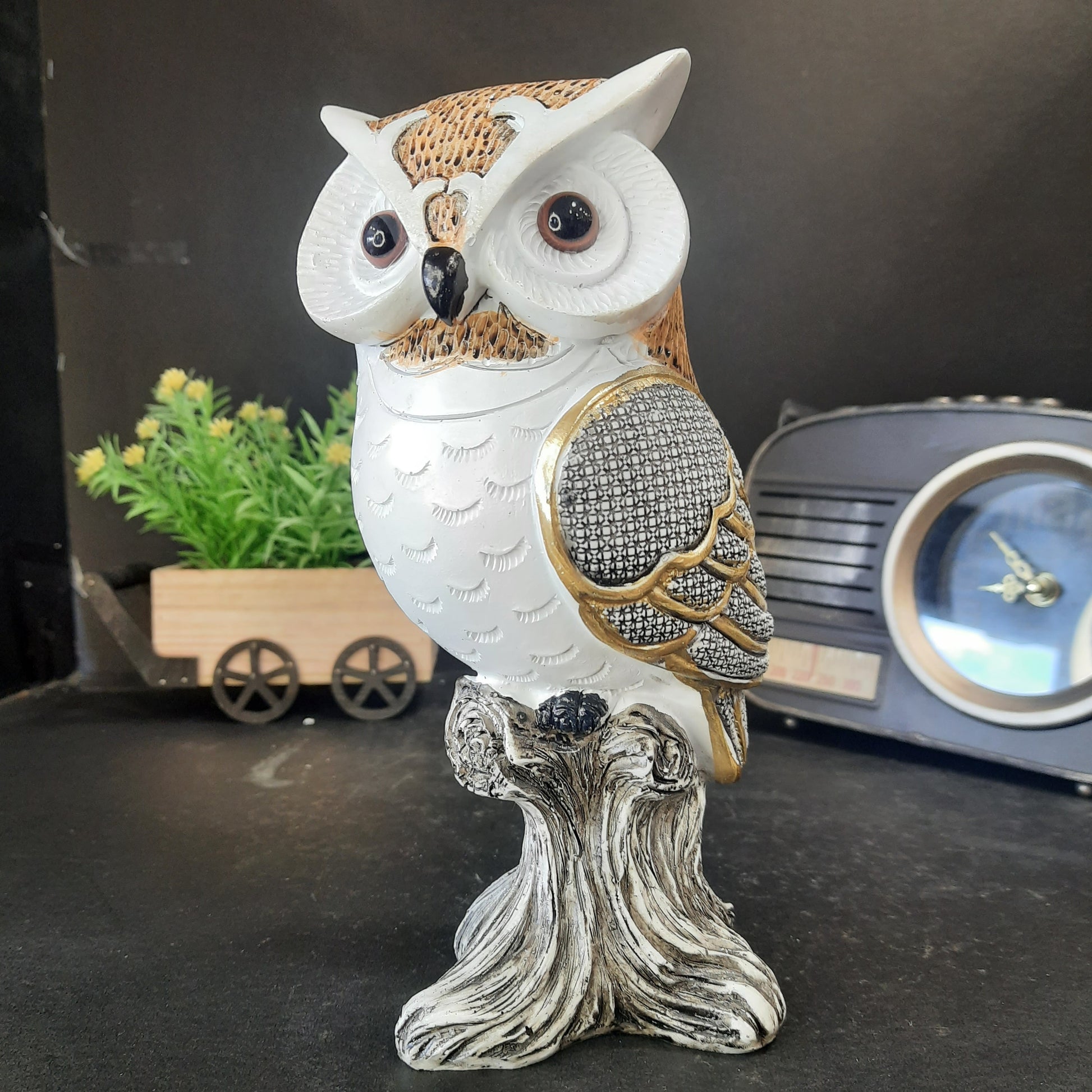 Big owl show piece