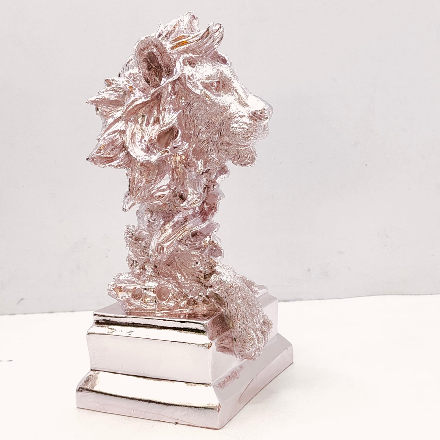 Decoration Resin Lion Hourse Statue Ornaments Birthday Gift Home Decor Hotel Restaruant Miniature