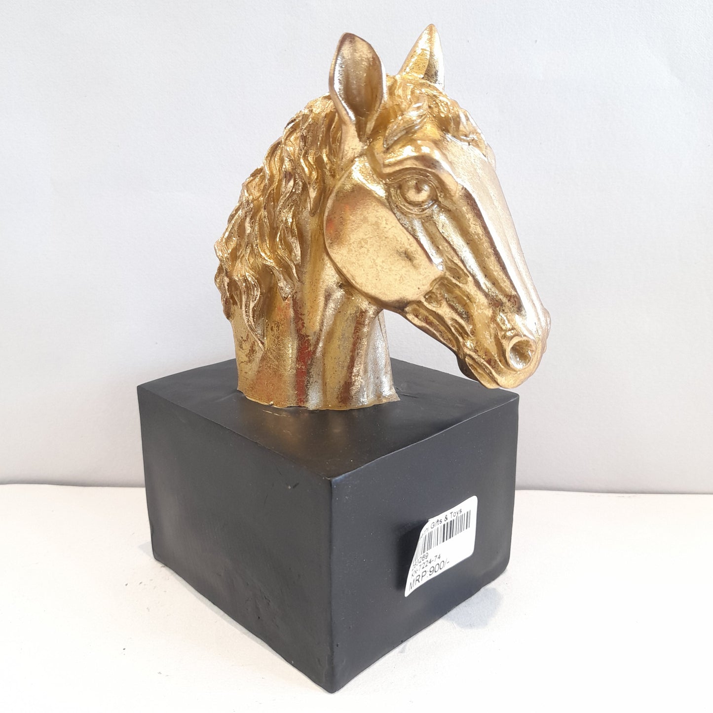Golden horse head showpiece