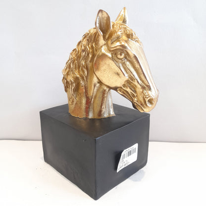 Golden horse head showpiece