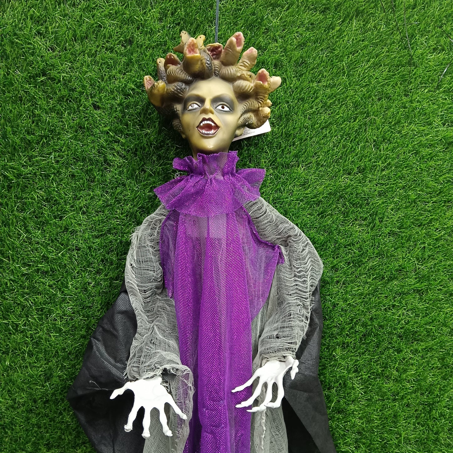 Madusa grave breaker doll helloween decor
