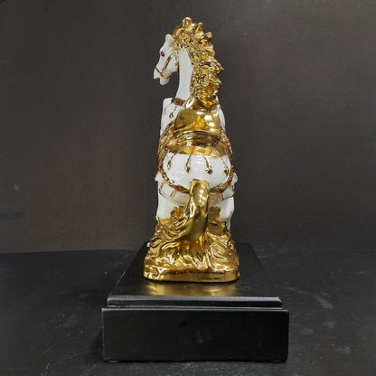 GOLD AND WHITE HORSE SHOW PIECE