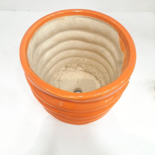Ceramic pots