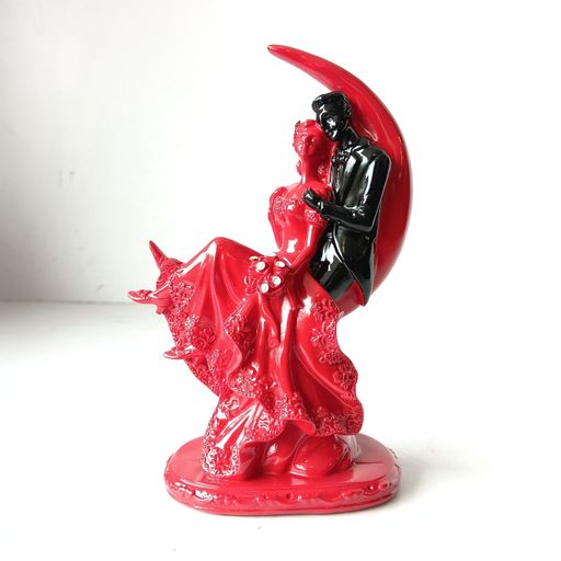 Couple show piece