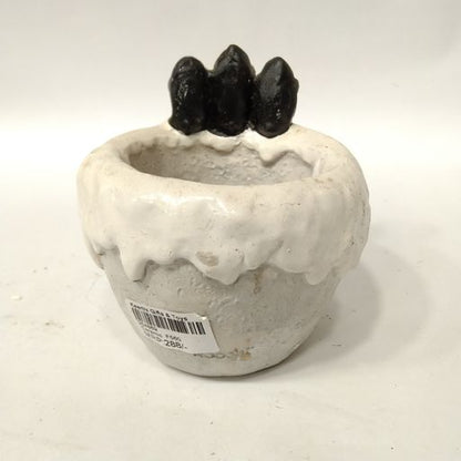 Penguin Cute Look pot maded by Resin for Home Decor. Ceramic pot