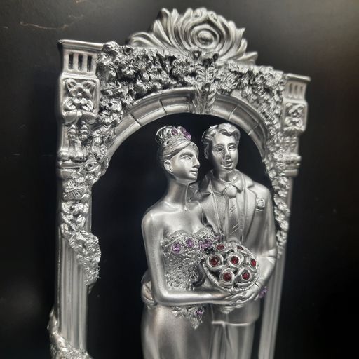 COUPLE showpiece