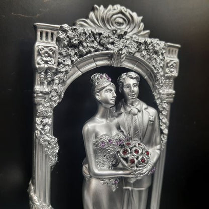 COUPLE showpiece
